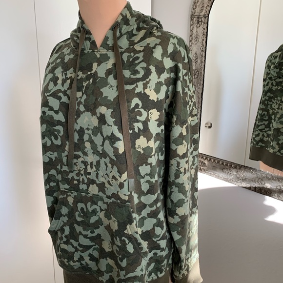 HOODIE GREEN AND BLACK MED WEIGHT PULLOVER.  SIZE MED - Picture 3 of 5